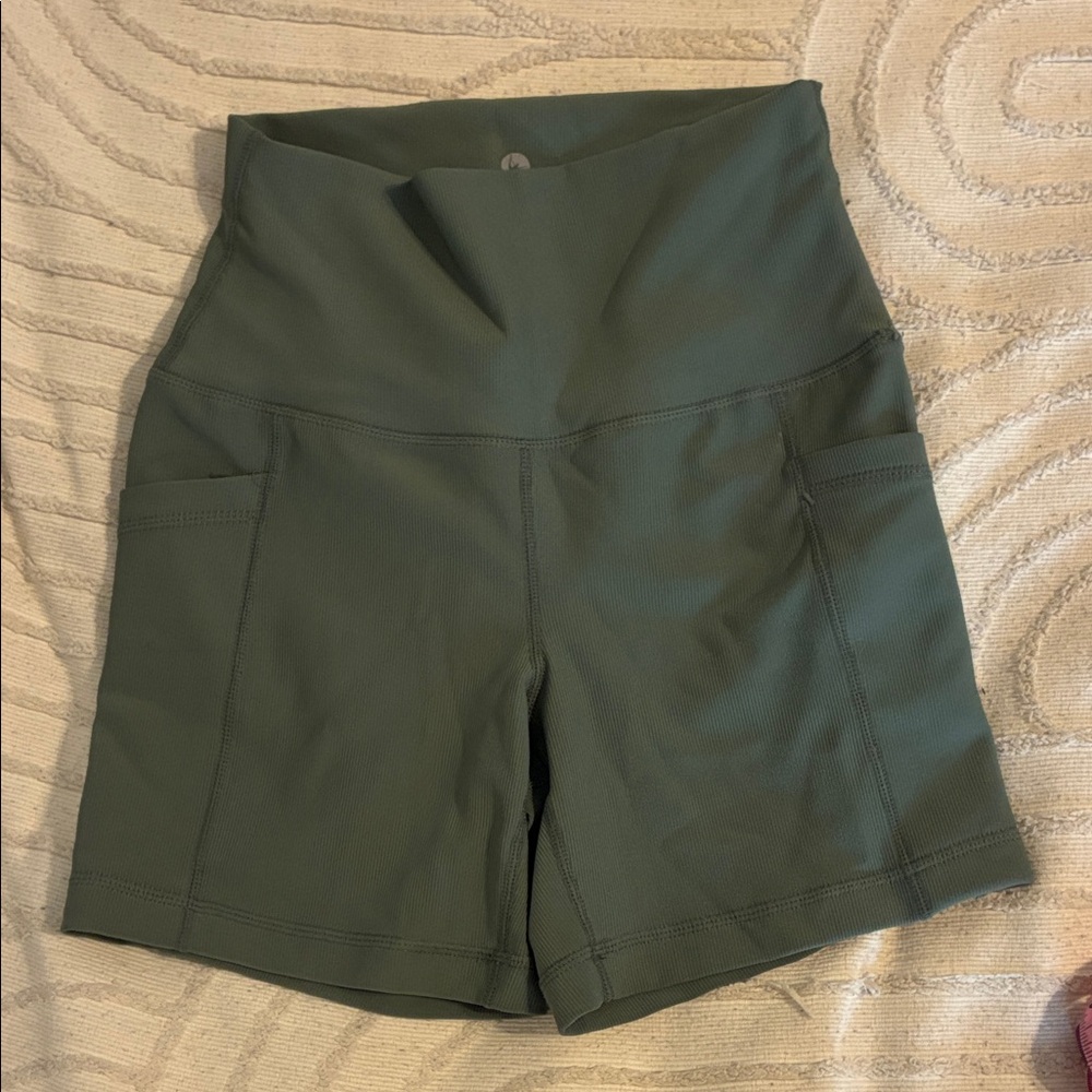 90 Degree shorts with pockets
